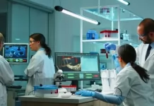 Why Medical Laboratory Technology is a High-Demand Career in the Healthcare Industry